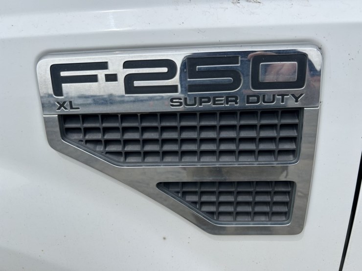 2010-ford-f250-xl-image-16