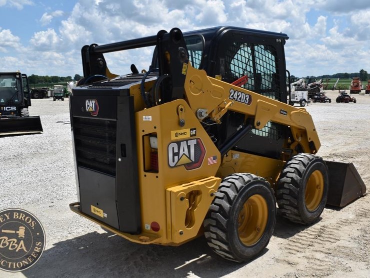 2023-caterpillar-242d3-image-5