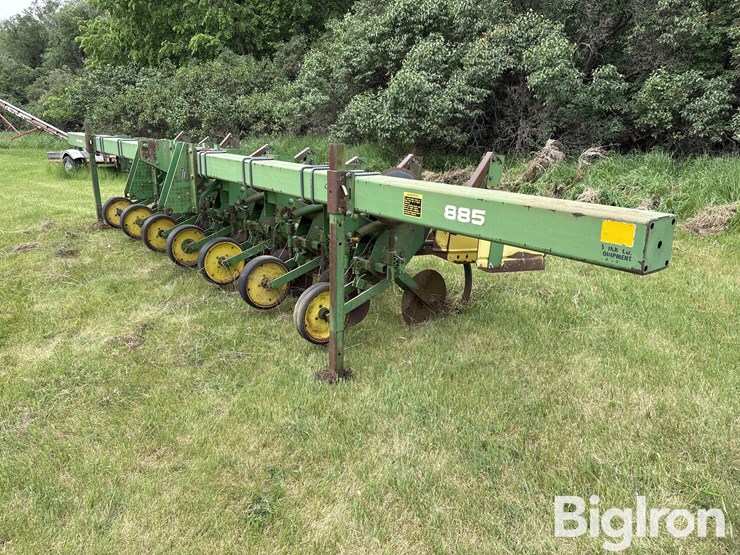 john-deere-885-image-1