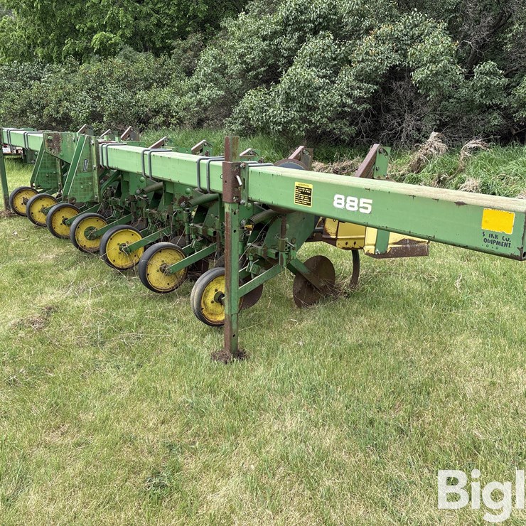 JOHN DEERE 885
