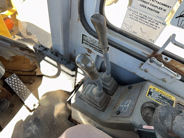 jd-444g-end-loader-image-28