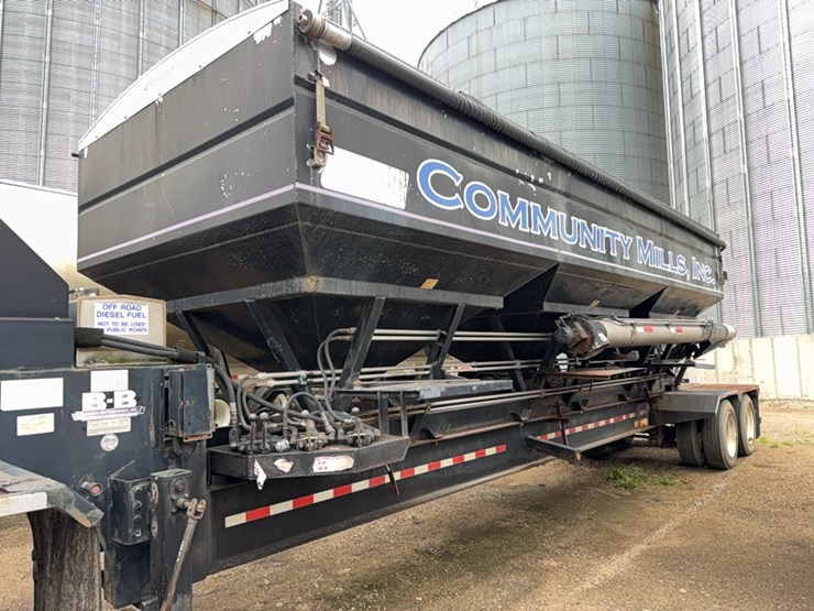 2010-behnke-b&b-dry-fert-trailer-image-6