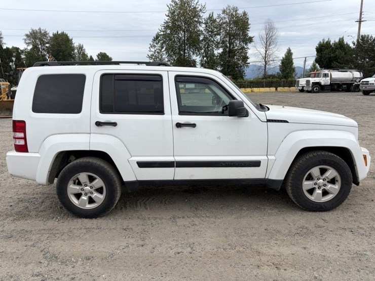 2012-jeep-liberty-image-3