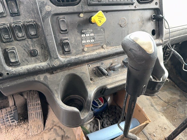 2007-freightliner-bulk-feed-truck-image-38