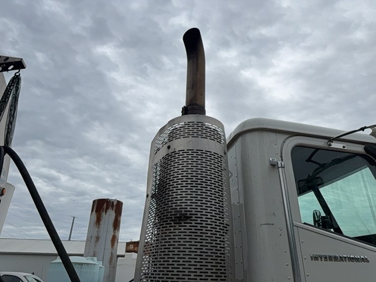 2011-ih-9200-pro-star-semi-tractor-image-19
