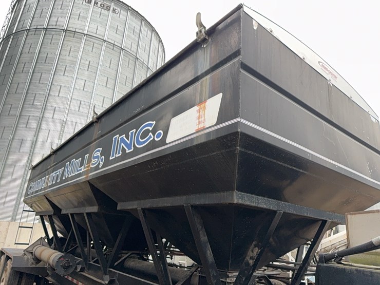 2010-behnke-b&b-dry-fert-trailer-image-20