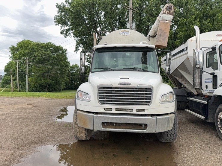 2007-freightliner-bulk-feed-truck-image-4