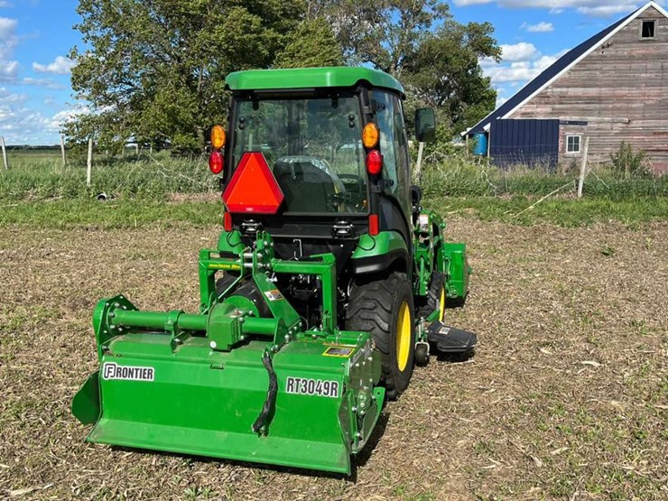 2025-john-deere-2025r-image-8