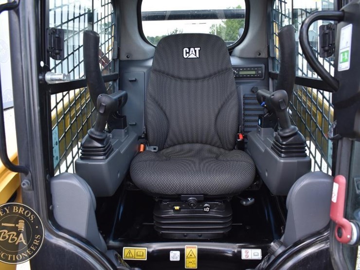 2023-caterpillar-242d3-image-41