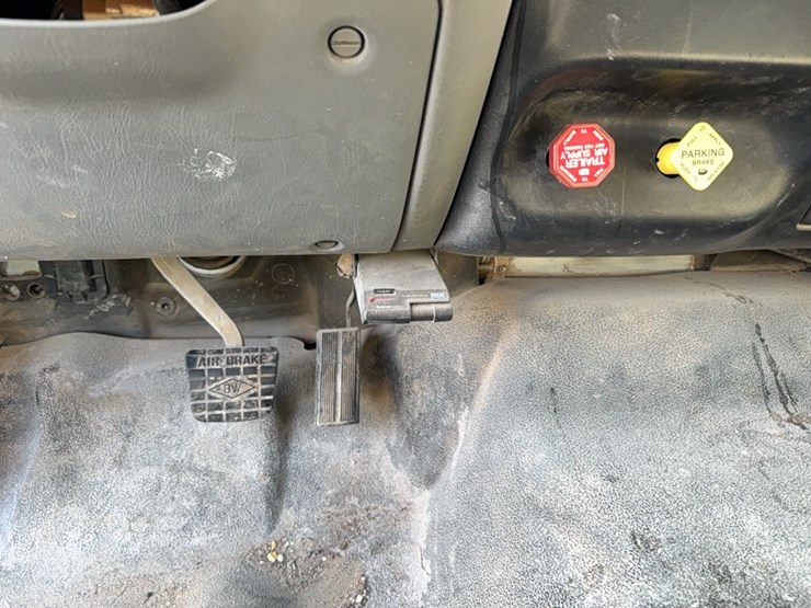 2005-ford-f750-image-30