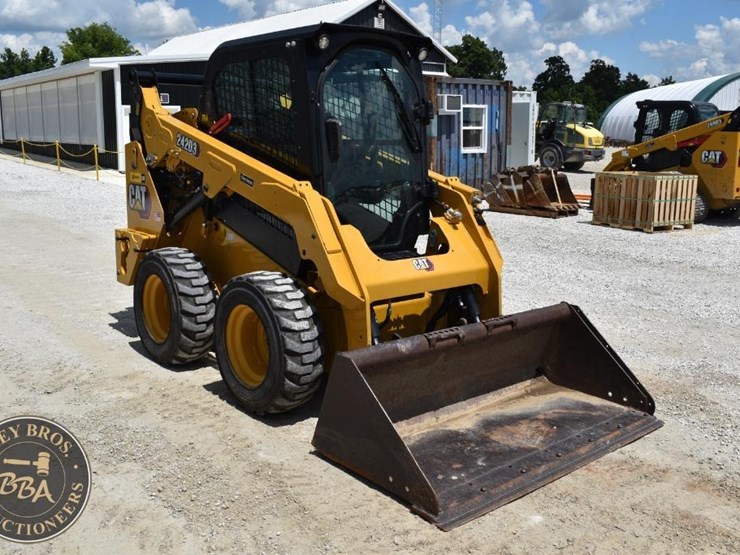 2023-caterpillar-242d3-image-7