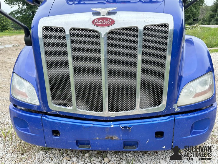 2020-peterbilt-579-image-12