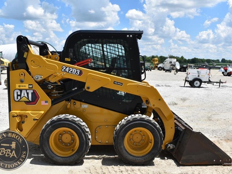 2023-caterpillar-242d3-image-6