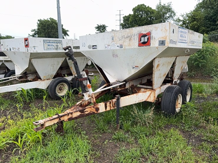 wilmar-pull-type-dry-fert.-spreader-image-1