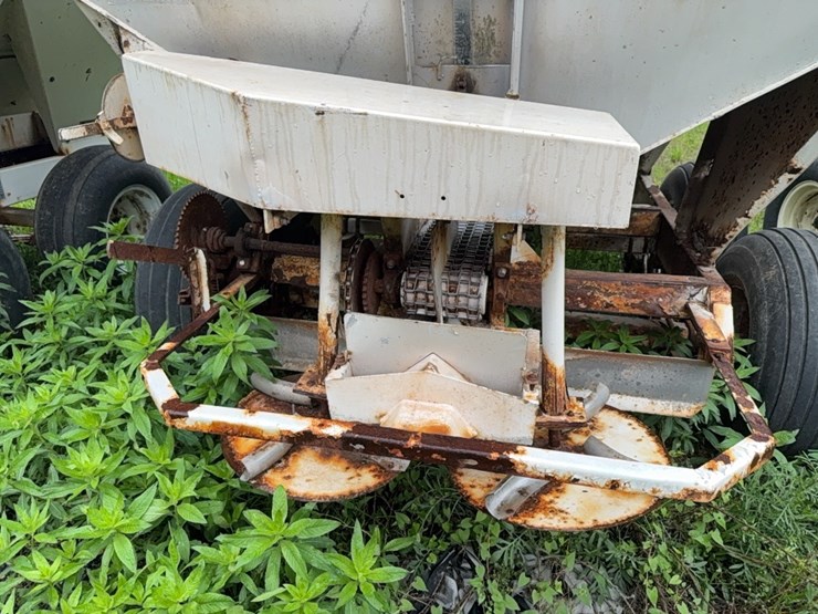 wilmar-pull-type-dry-fert.-spreader-image-8