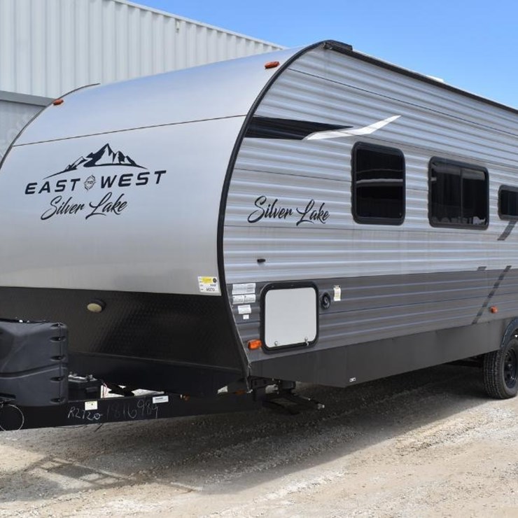 2021 EAST TO WEST SILVER LAKE 27KNS 46270