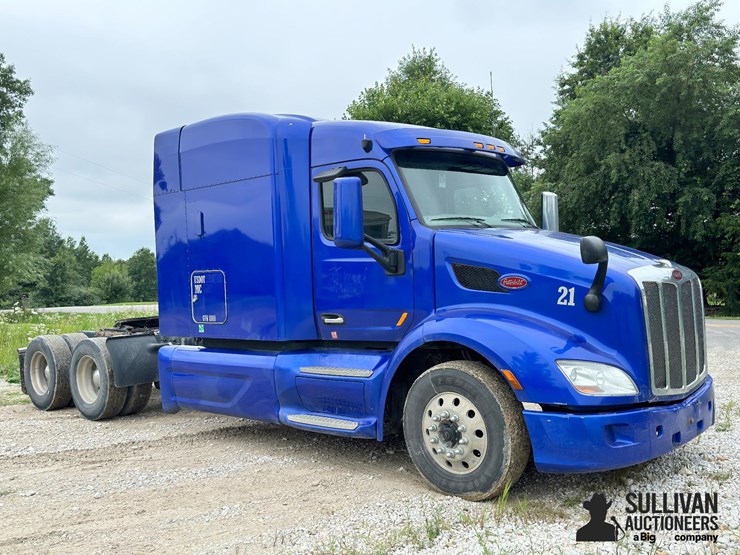 2020-peterbilt-579-image-3
