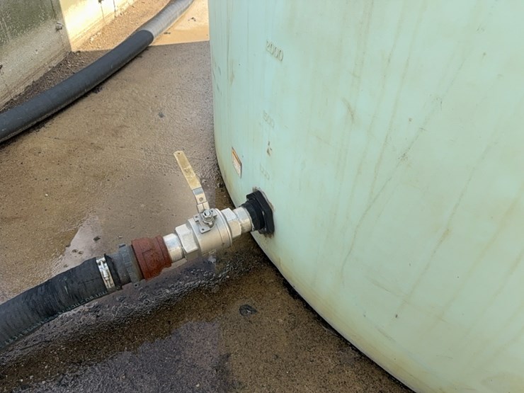 10,000-gal-poly-tank-image-3