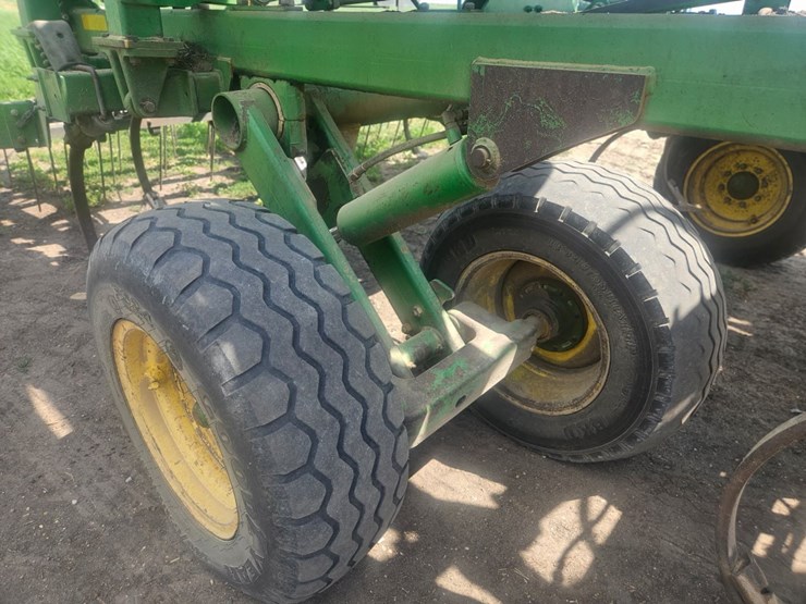 john-deere-2310-image-16