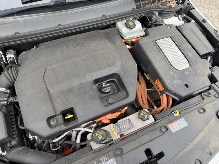 2015-chevrolet-volt-hybrid-sedan-image-11
