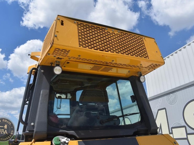 2022-deere-650k-lgp-image-34