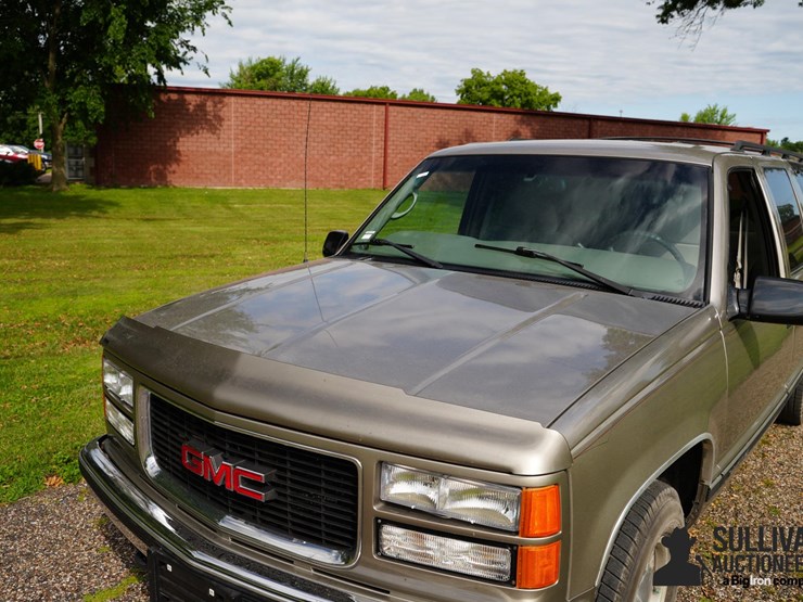 1999-gmc-suburban-image-10
