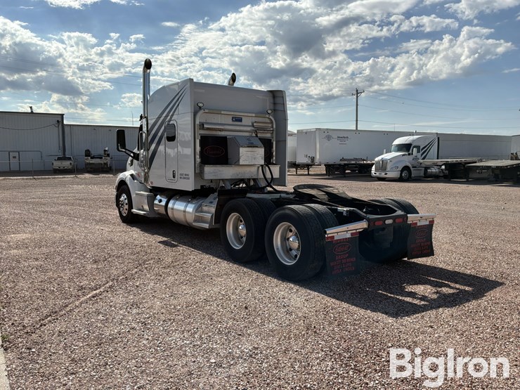 2020-peterbilt-579-image-7