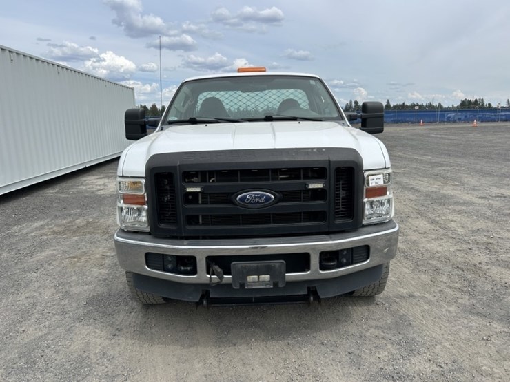 2010-ford-f250-xl-image-8