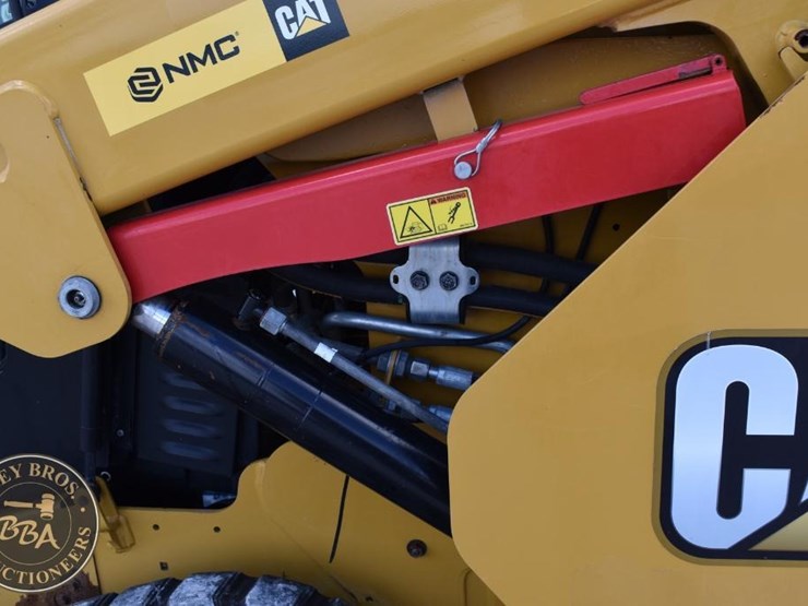 2022-caterpillar-299d3-image-32