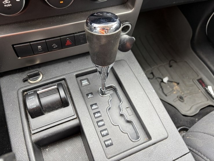 2012-jeep-liberty-image-33