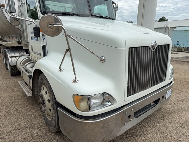 2011-ih-9200-pro-star-semi-tractor-image-15