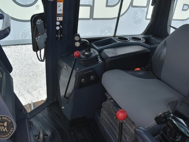 2022-deere-650k-lgp-image-65