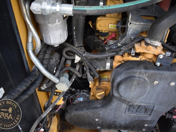 2022-caterpillar-299d3-image-41
