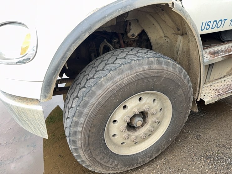 2007-freightliner-bulk-feed-truck-image-10