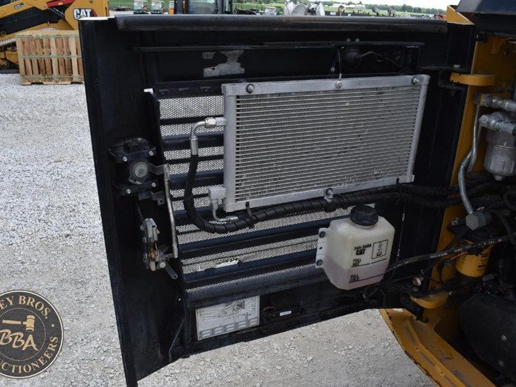 2022-caterpillar-299d3-image-37