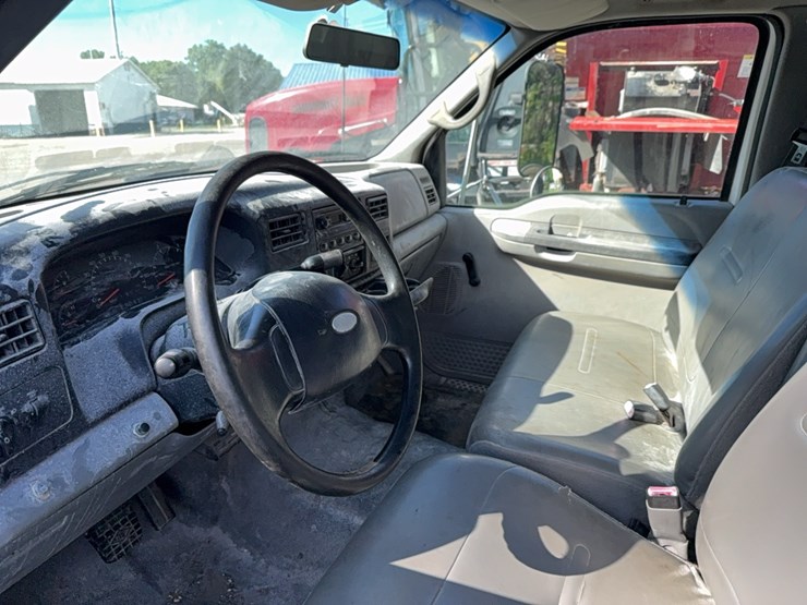 2005-ford-f750-image-27
