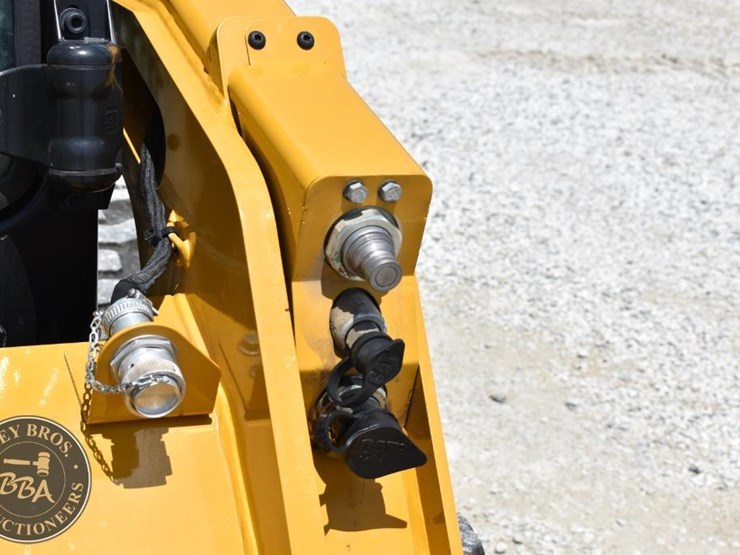 2023-caterpillar-242d3-image-20