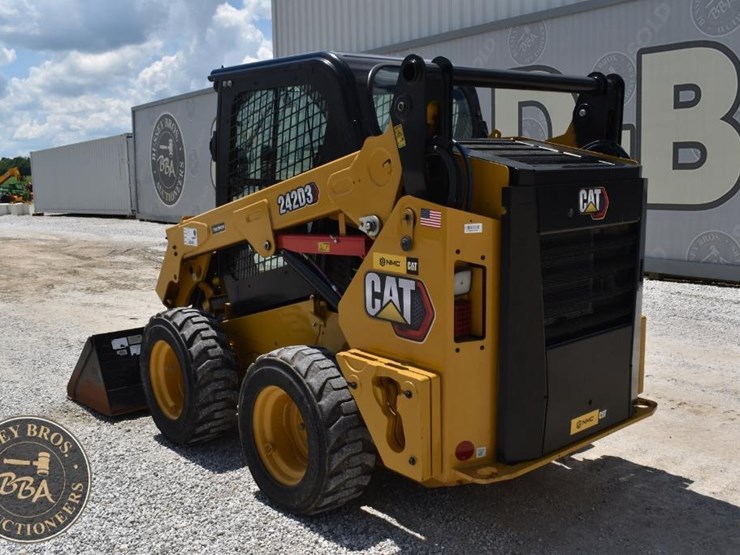 2023-caterpillar-242d3-image-3
