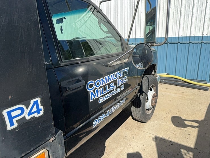 2001-gmc-3500-image-8