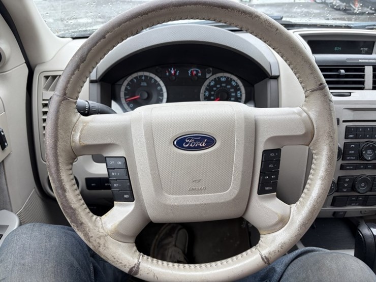 2012-ford-escape-image-26