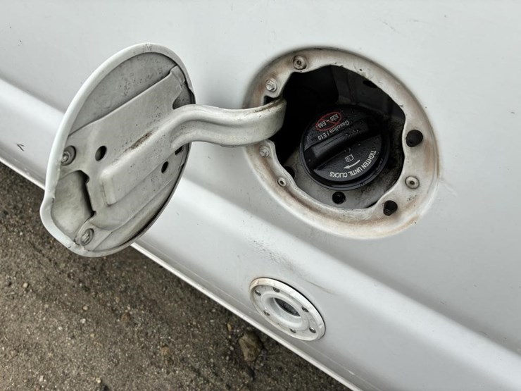 2011-ford-e350-image-6