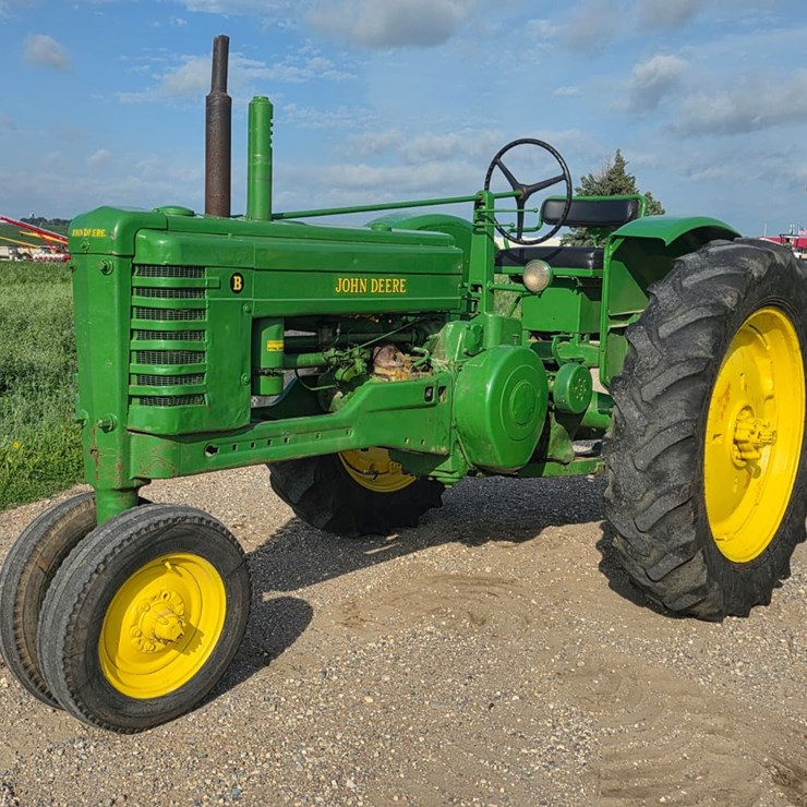 JOHN DEERE B