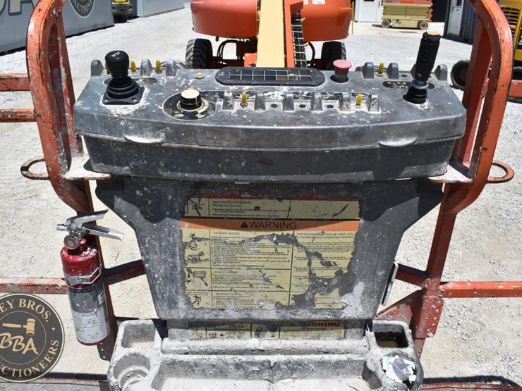 2005-jlg-400s-image-23