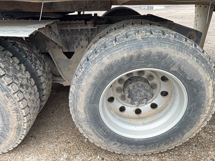 2011-ih-9200-pro-star-semi-tractor-image-6