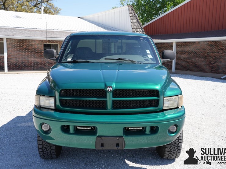 1999-dodge-ram-2500-image-2
