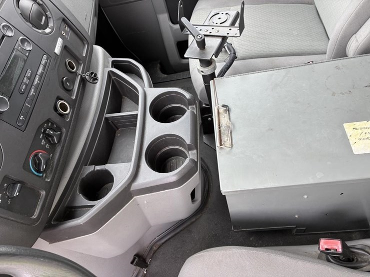 2011-ford-e350-image-18