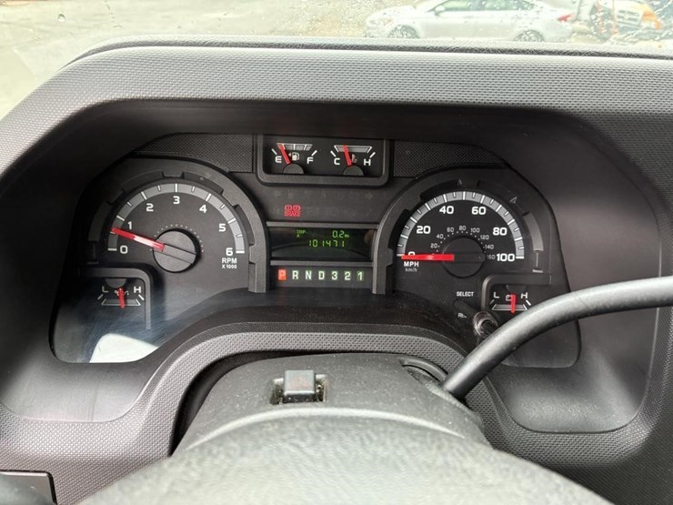 2011-ford-e350-image-16