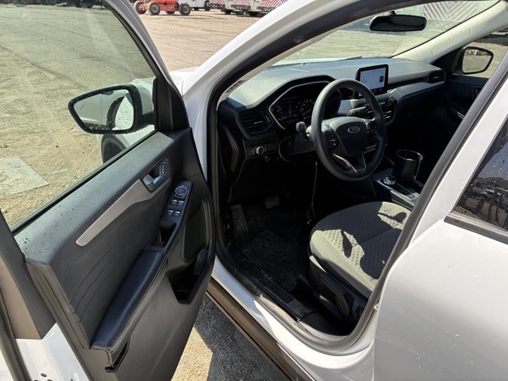 2021-ford-escape-image-13
