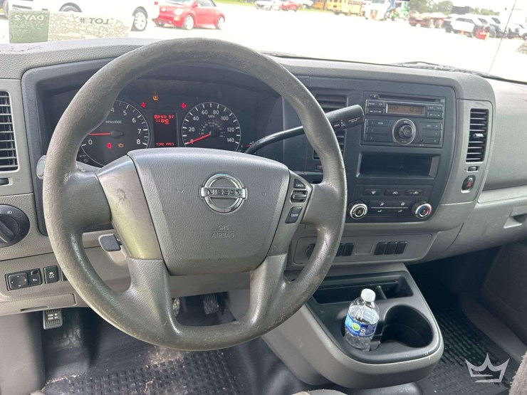 2017-nissan-nv2500hd-image-11