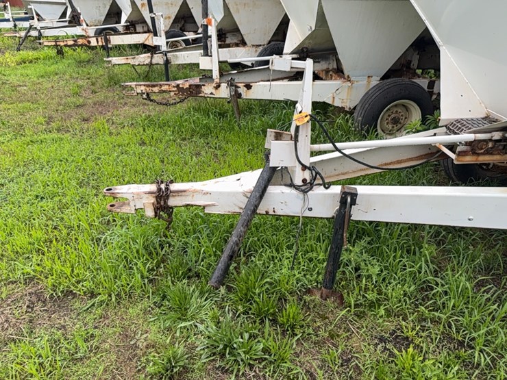 wilmar-pull-type-dry-fert.-spreader-image-4
